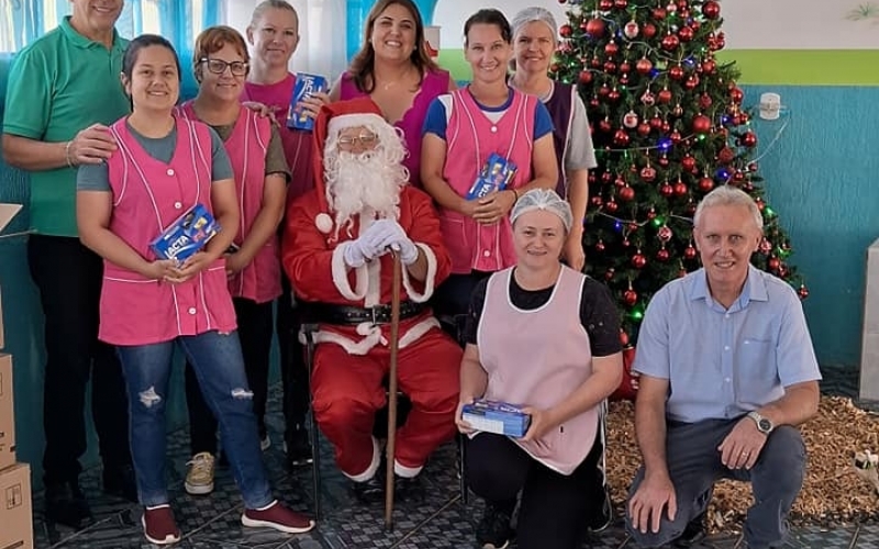 Papai Noel nas escolas e CMEIs