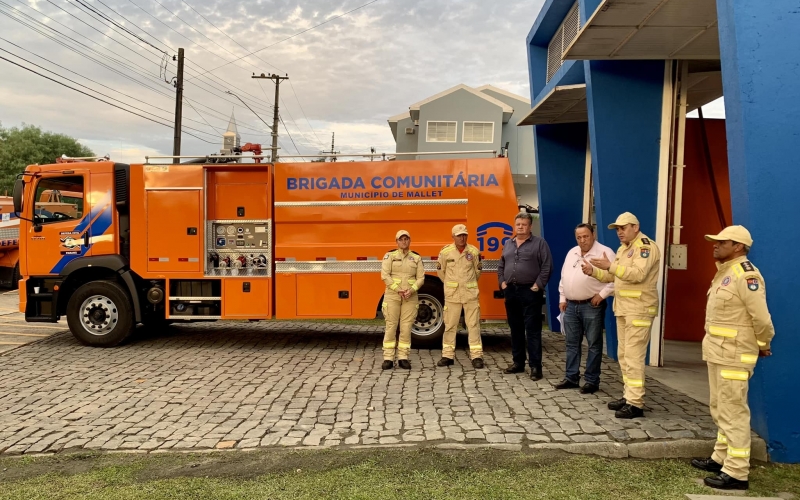 Mallet recebe novo caminhão para o Corpo de Bombeiros Comunitários