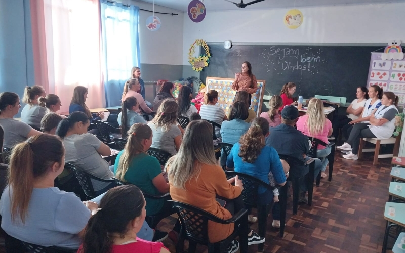 Reunião com as famílias dos alunos da Sala de Recursos Multifuncionais da Escola Orlando de Carvalho